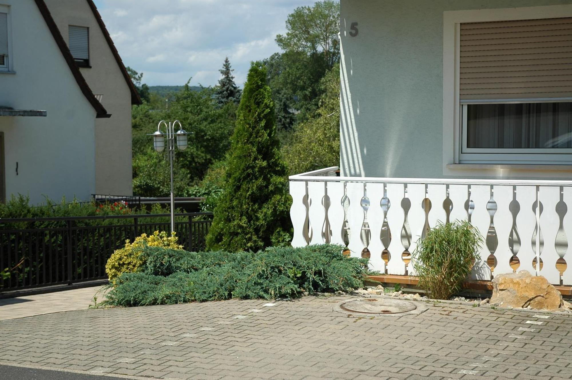 Hotel-Garni 'Zum Weinkrug' Зоммерхаузен Экстерьер фото